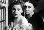 Haushälterin Mrs. Danvers (Judith Anderson, r.)
schüchtert selbst Mrs. de
Winter (Joan Fontaine) ein