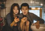 Für kostenloses Internet kriechen Ki-jung (Park So-dam) und ihr Bruder Ki-woo (Choi Woo-shik) in die entlegensten Ecken ihrer Behausung.