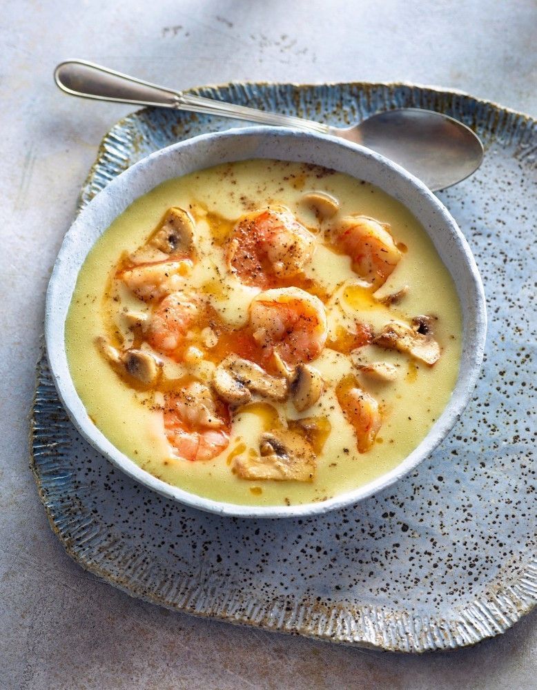 Cremige Kartoffel-Parmesan-Suppe mit Garnelen