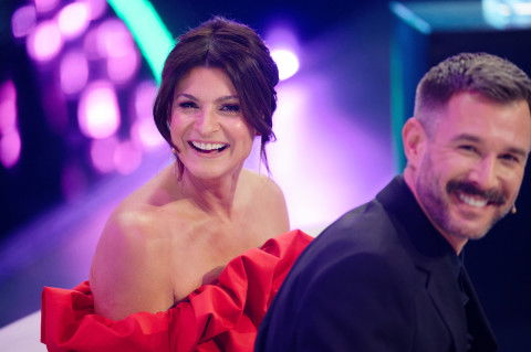 Marlene Lufen und Jochen Schropp lachen.