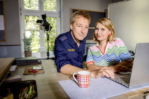 Max Müller und Sarah Thonig lernen sich im Präsidium besser kennen und trinken künftig gemeinsam viel Tee.