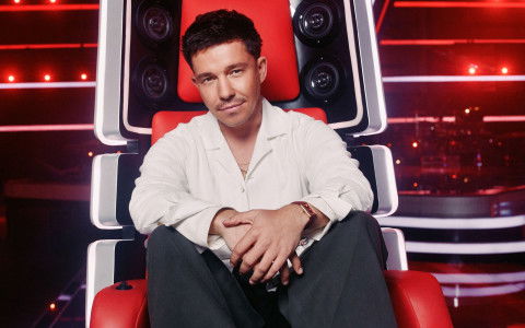 Nico Santos kehrt als Vorjahressieger auf den roten Coaching-Stuhl von "The Voice of Germany" zurück.