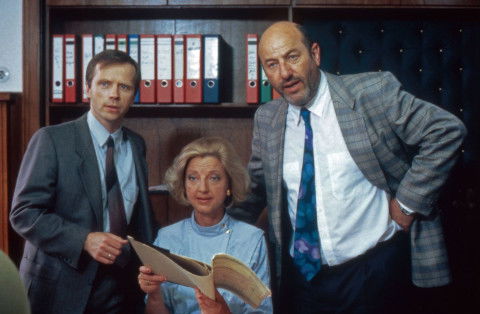 In "Liebling Kreuzberg" spielte Michael Kausch (links, mit Corinna Genest und Manfred Krug) eine der wichtigsten Rellen seiner Karriere. 