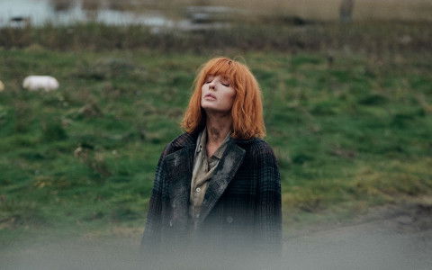 Jackie (Kelly Reilly) wohnt ihr ganzes Leben lang schon in Morfa Halen, sie kennt die Menschen hier und vermischt einmal mehr Ermittlungen mit persönlichen Beziehungen.