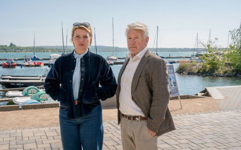 20 Jahre sind vergangen, seit Ina Sedlitz (Jördis Triebel) ihren Heimatort und damit auch ihren Vater Walter Sedlitz (Jörg Schüttauf) verlassen hat. 