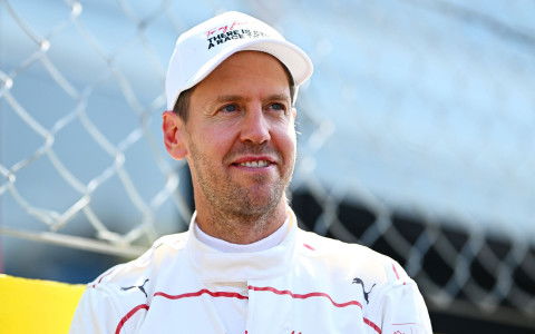 Sebastian Vettel lässt sich - verglichen mit anderen ehemaligen F1-Fahrern - nur noch relativ selten an der Rennstrecke blicken, so wie etwa hier im Rahmen des Großen Preises von Italien 2026.