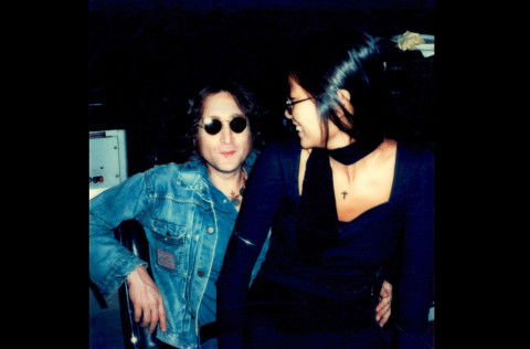 John Lennons "verlorenes Wochenende", als er seine Beziehung zu Yoko Ono pausierte, um mit der jungen Assistentin des Paares zu leben, dauerte in Wahrheit 18 Monate. Der Dokumentarfilm "John Lennons geheime Liebe: May Pang" erzählt die Geschichte aus Sicht der neuen Frau an der Seite des Musik-Superstars.
