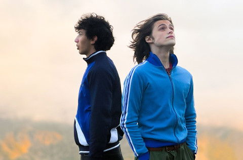 Einst waren Enzo (Riccardo Antonaci, rechts) und Armando (Matteo Ferrara, links) weng befreundet.