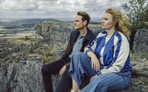 Rosalie Thomass und Fabian Hinrichs blicken als Emilia Rathgeber und Felix Voss (hier auf dem Staffelberg bei Steffalstein) in tiefe menschliche Abgründe.