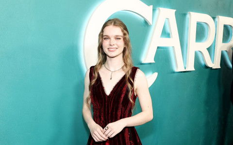 Summer H. Howell spielt die junge Carrie White. In einem Interview spricht sie über ihre Erfahrungen am Set.