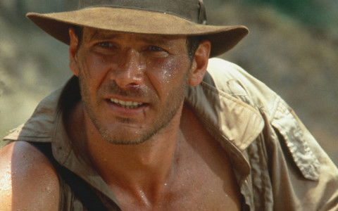 Gestatten, Henry Jones Jr. (Harrison Ford), Professor für Archäologie auf seiner Exkursion zum "Tempel des Todes".