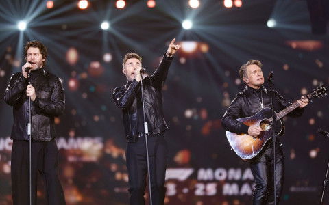 36 Jahre nach ihrer Gründung in Manchester sind Howard Donald (links), Gary Barlow (Mitte) und Mark Owen als Take That immer noch auf Tour. Das ZDF-Magazin "Aspekte" trifft die drei Männer zum Interview. 
