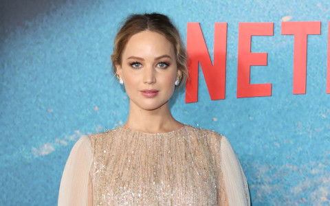 Jennifer Lawrence hat sich einem Schönheitseingriff unterzogen.