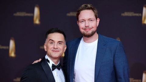 Die Comedians Özcan Cosar (links) und Bastian Bielendorfer waren gemeinsam im Podcast "Betreff: Leben - Die Sprechstunde mit Hans Sigl" zu Gast.