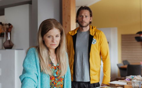 Birte Hanusrichter ist der Gaststar in der Folge "Stimmen der Vergangenheit", mit der "Die Bergretter" (ZDF) in die neue Staffel startet. Als Isabel Höller (gerät sie in Gefahr. Kann Markus Kofler (Sebastian Ströbel) rechtzeitig helfen?